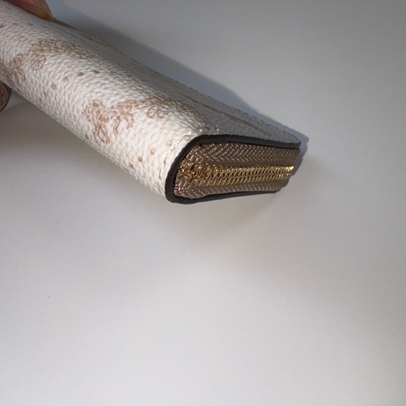 Coach Zip Around Card/Coin Case In Horse and Carriage Dot Print - Picture 4 of 13